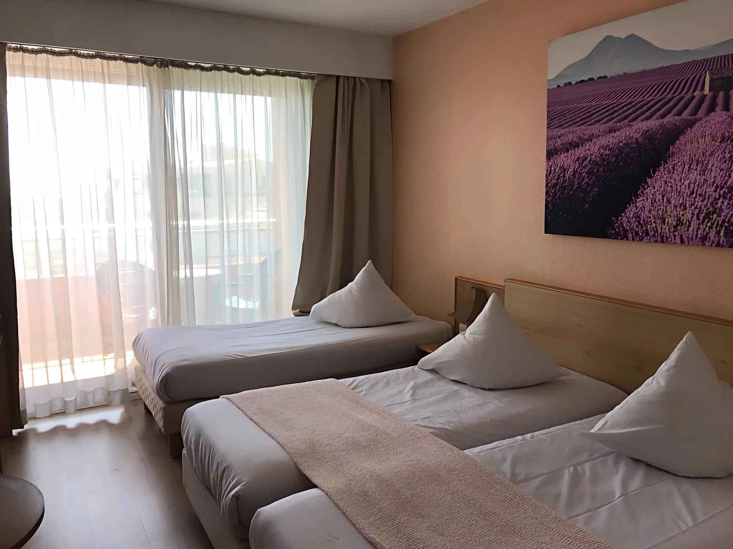 Chambres avec lits pour 3 personnes hôtel panorama grasse